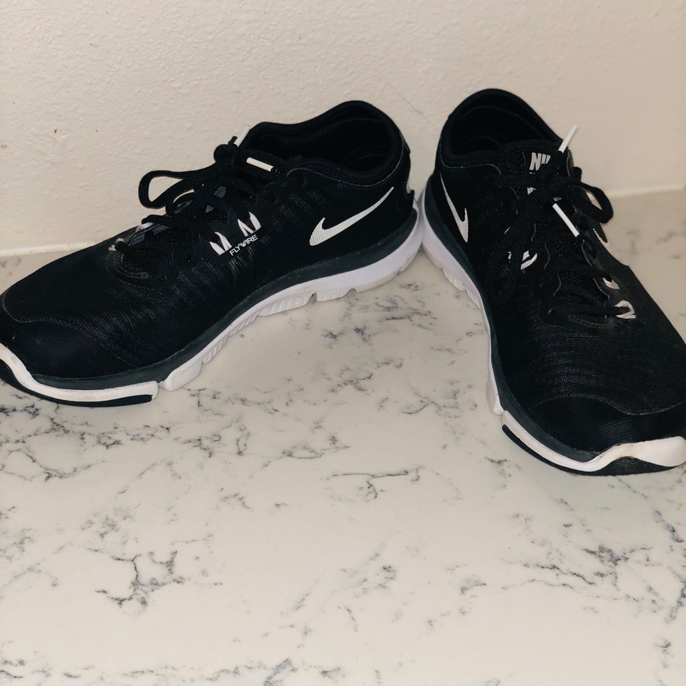 Nike Flywire Tennis Shoes